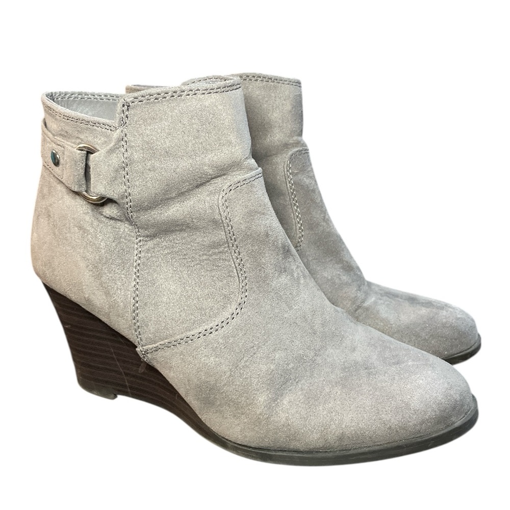 Maurice’s Rachel Light Gray Wedge Ankle Boots